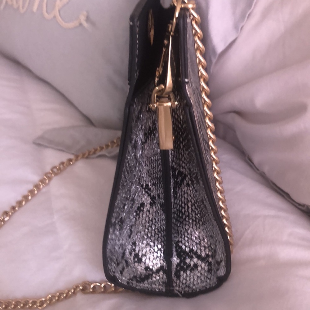 NWOT faux snake skin clutch with detach gold strap - Picture 4 of 10